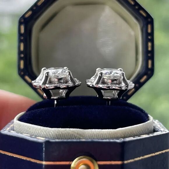 Certified 1ct t.w VVS1 Moissanite Luxury Stud Earrings - Picture 5 of 7